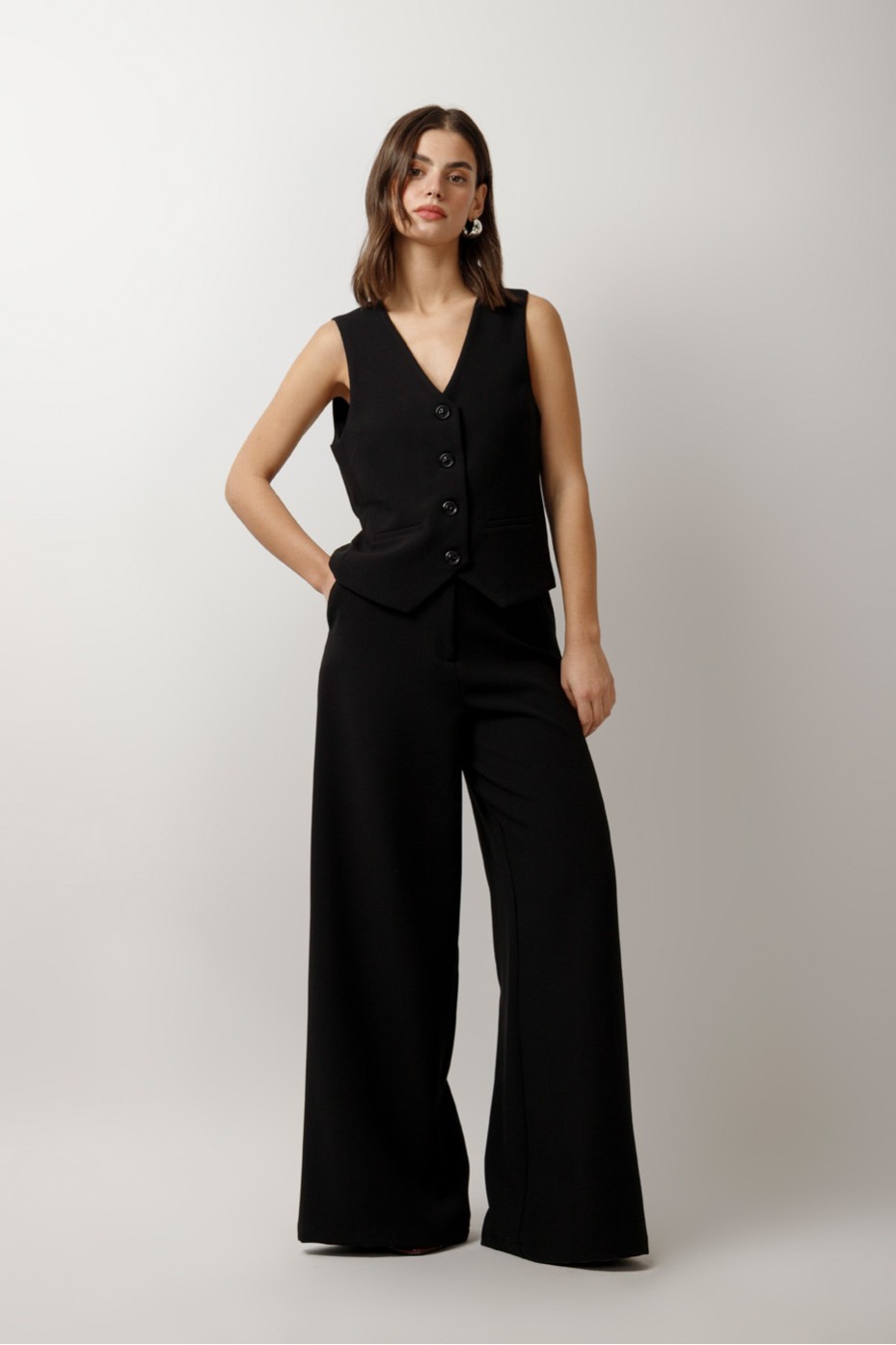 SHORT VEST WITH FRONT SPOTS